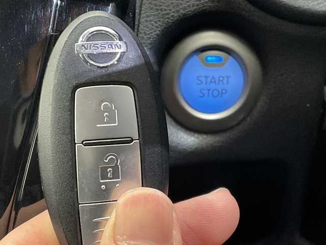 日産 ノート e－パワー X 愛媛県 2018(平30)年 4.4万km ブリリアントホワイトパール 純正ナビ/Bluetooth/DVD再生可/ドライブレコーダー//デジタルインナーミラー/アラウンドビューモニター/標識検知機能（進入禁止標識検知、最高速度標識検知、一時停止標識検知）/インテリジェント LI （車線逸脱防止支援システム）