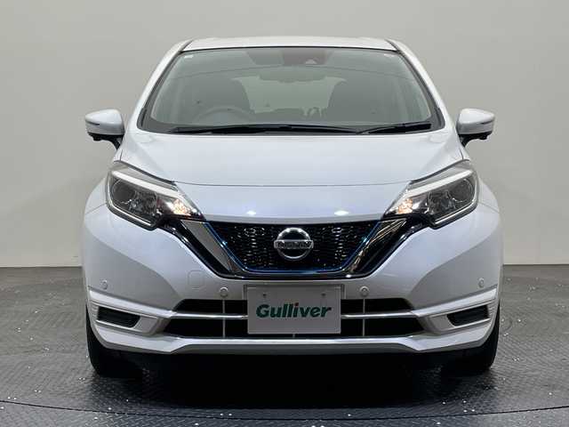 日産 ノート e－パワー X 愛媛県 2018(平30)年 4.4万km ブリリアントホワイトパール 純正ナビ/Bluetooth/DVD再生可/ドライブレコーダー//デジタルインナーミラー/アラウンドビューモニター/標識検知機能（進入禁止標識検知、最高速度標識検知、一時停止標識検知）/インテリジェント LI （車線逸脱防止支援システム）