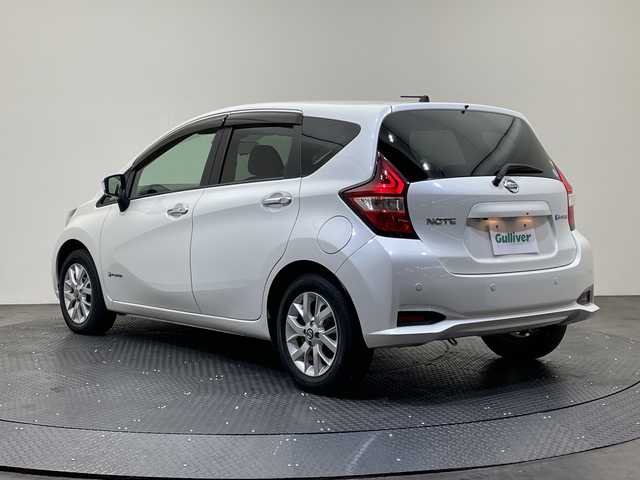 日産 ノート e－パワー X 愛媛県 2018(平30)年 4.4万km ブリリアントホワイトパール 純正ナビ/Bluetooth/DVD再生可/ドライブレコーダー//デジタルインナーミラー/アラウンドビューモニター/標識検知機能（進入禁止標識検知、最高速度標識検知、一時停止標識検知）/インテリジェント LI （車線逸脱防止支援システム）