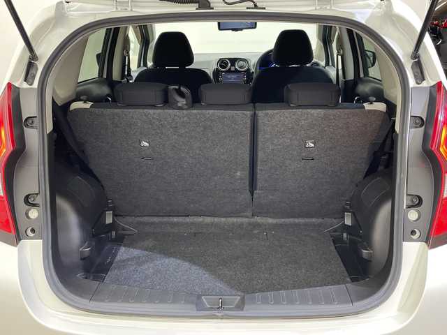 日産 ノート e－パワー X 愛媛県 2018(平30)年 4.4万km ブリリアントホワイトパール 純正ナビ/Bluetooth/DVD再生可/ドライブレコーダー//デジタルインナーミラー/アラウンドビューモニター/標識検知機能（進入禁止標識検知、最高速度標識検知、一時停止標識検知）/インテリジェント LI （車線逸脱防止支援システム）