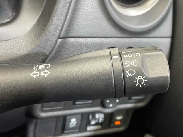 日産 ノート e－パワー X 愛媛県 2018(平30)年 4.4万km ブリリアントホワイトパール 純正ナビ/Bluetooth/DVD再生可/ドライブレコーダー//デジタルインナーミラー/アラウンドビューモニター/標識検知機能（進入禁止標識検知、最高速度標識検知、一時停止標識検知）/インテリジェント LI （車線逸脱防止支援システム）