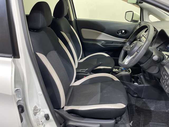 日産 ノート e－パワー X 愛媛県 2018(平30)年 4.4万km ブリリアントホワイトパール 純正ナビ/Bluetooth/DVD再生可/ドライブレコーダー//デジタルインナーミラー/アラウンドビューモニター/標識検知機能（進入禁止標識検知、最高速度標識検知、一時停止標識検知）/インテリジェント LI （車線逸脱防止支援システム）