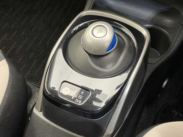 日産 ノート e－パワー X 愛媛県 2018(平30)年 4.4万km ブリリアントホワイトパール 純正ナビ/Bluetooth/DVD再生可/ドライブレコーダー//デジタルインナーミラー/アラウンドビューモニター/標識検知機能（進入禁止標識検知、最高速度標識検知、一時停止標識検知）/インテリジェント LI （車線逸脱防止支援システム）