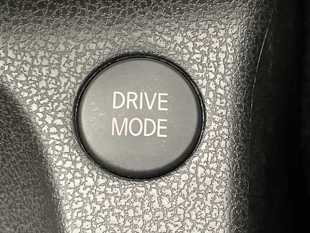 日産 ノート e－パワー X 愛媛県 2018(平30)年 4.4万km ブリリアントホワイトパール 純正ナビ/Bluetooth/DVD再生可/ドライブレコーダー//デジタルインナーミラー/アラウンドビューモニター/標識検知機能（進入禁止標識検知、最高速度標識検知、一時停止標識検知）/インテリジェント LI （車線逸脱防止支援システム）