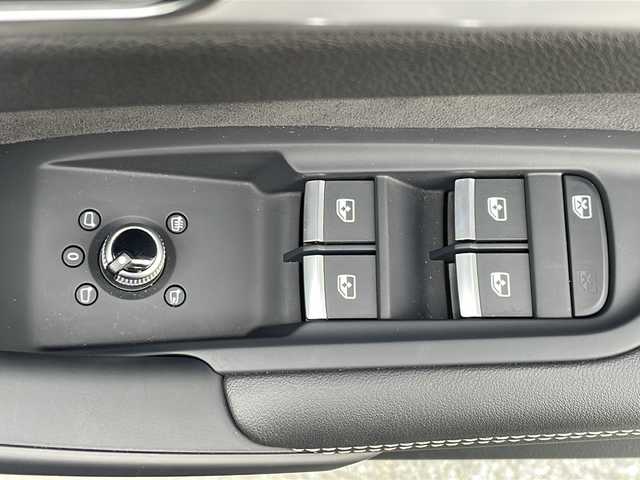 アウディ アウディ Ｑ５ SB 40TDIクワトロ Sライン 福岡県 2022(令4)年 1.4万km ミトスブラックメタリック ナビ（ラジオ・Apple care play/Andoroid Aout）　/ビルトインETC　/クルーズコントロール/バーチャルコックピット/運転席メモリー付き電動シート/前席パワーシート　/全席シートヒーター　/パーキングアシスト機能/バック・フロント・全周囲モニター/電動リアゲート/MTモード付AT車/USBポート×2/横滑り防止装置/ダウンヒルアシストコントロール/プッシュスタート/アイドリングストップ/スマートキー/スペアキー×1本/純正フロアマット/純正20アルミホイール/保証書/取扱説明書