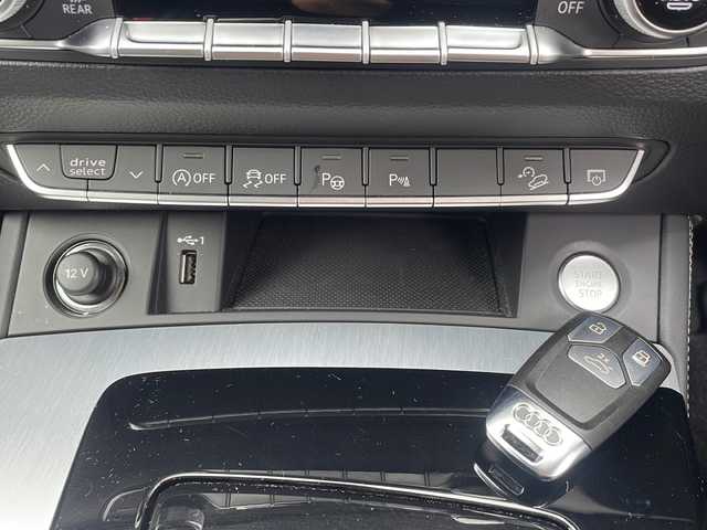 アウディ アウディ Ｑ５ SB 40TDIクワトロ Sライン 福岡県 2022(令4)年 1.4万km ミトスブラックメタリック ナビ（ラジオ・Apple care play/Andoroid Aout）　/ビルトインETC　/クルーズコントロール/バーチャルコックピット/運転席メモリー付き電動シート/前席パワーシート　/全席シートヒーター　/パーキングアシスト機能/バック・フロント・全周囲モニター/電動リアゲート/MTモード付AT車/USBポート×2/横滑り防止装置/ダウンヒルアシストコントロール/プッシュスタート/アイドリングストップ/スマートキー/スペアキー×1本/純正フロアマット/純正20アルミホイール/保証書/取扱説明書