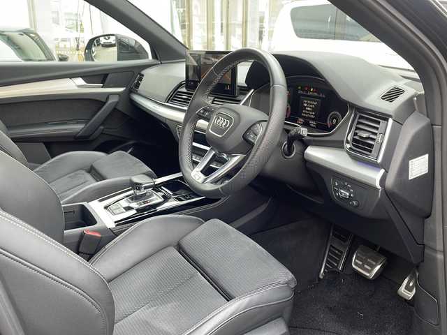 アウディ アウディ Ｑ５ SB 40TDIクワトロ Sライン 福岡県 2022(令4)年 1.4万km ミトスブラックメタリック ナビ（ラジオ・Apple care play/Andoroid Aout）　/ビルトインETC　/クルーズコントロール/バーチャルコックピット/運転席メモリー付き電動シート/前席パワーシート　/全席シートヒーター　/パーキングアシスト機能/バック・フロント・全周囲モニター/電動リアゲート/MTモード付AT車/USBポート×2/横滑り防止装置/ダウンヒルアシストコントロール/プッシュスタート/アイドリングストップ/スマートキー/スペアキー×1本/純正フロアマット/純正20アルミホイール/保証書/取扱説明書
