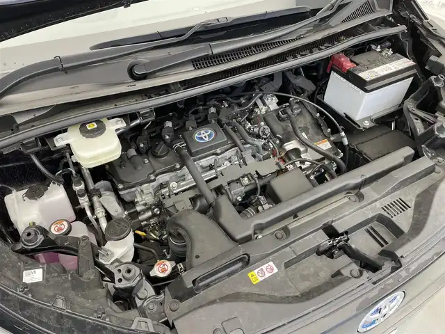 トヨタ ヴォクシー ハイブリッド S－Z 滋賀県 2023(令5)年 2.7万km アティチュードブラックマイカ 禁煙車/10.5インチディスプレイオーディオ/純正フリップダウンモニター/デジタルミラー/前後ドライブレコーダー/ETC2.0/両側パワースライドドア/トヨタセーフティセンス/・プリクラッシュセーフティ/・レーンディパーチャーアラート/・オートマチックハイビーム/・ドライバー異常時対応システム/・発進遅れ告知機能/・レーントレーシングアシスト/・レーダークルーズコントロール/・ロードサインアシスト/・プロアクティブドライビングアシスト/スマートキー/LEDライト/シートヒーター