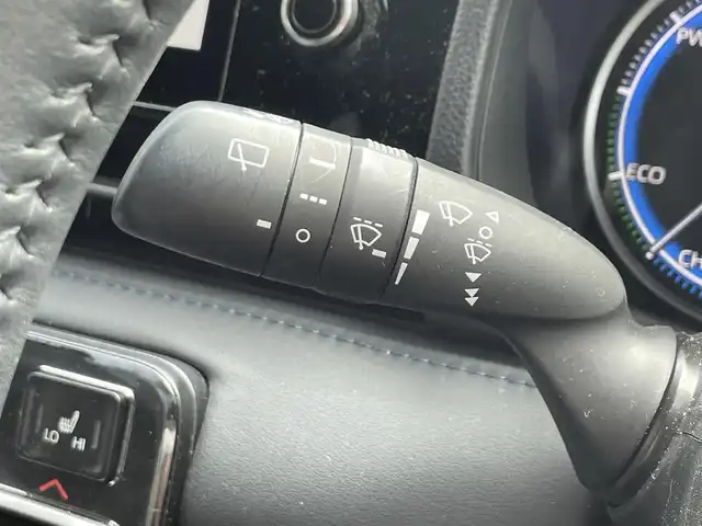 トヨタ ヴォクシー ハイブリッド S－Z 滋賀県 2023(令5)年 2.7万km アティチュードブラックマイカ 禁煙車/10.5インチディスプレイオーディオ/純正フリップダウンモニター/デジタルミラー/前後ドライブレコーダー/ETC2.0/両側パワースライドドア/トヨタセーフティセンス/・プリクラッシュセーフティ/・レーンディパーチャーアラート/・オートマチックハイビーム/・ドライバー異常時対応システム/・発進遅れ告知機能/・レーントレーシングアシスト/・レーダークルーズコントロール/・ロードサインアシスト/・プロアクティブドライビングアシスト/スマートキー/LEDライト/シートヒーター