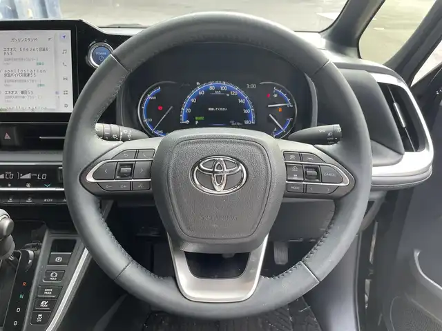 トヨタ ヴォクシー ハイブリッド S－Z 滋賀県 2023(令5)年 2.7万km アティチュードブラックマイカ 禁煙車/10.5インチディスプレイオーディオ/純正フリップダウンモニター/デジタルミラー/前後ドライブレコーダー/ETC2.0/両側パワースライドドア/トヨタセーフティセンス/・プリクラッシュセーフティ/・レーンディパーチャーアラート/・オートマチックハイビーム/・ドライバー異常時対応システム/・発進遅れ告知機能/・レーントレーシングアシスト/・レーダークルーズコントロール/・ロードサインアシスト/・プロアクティブドライビングアシスト/スマートキー/LEDライト/シートヒーター