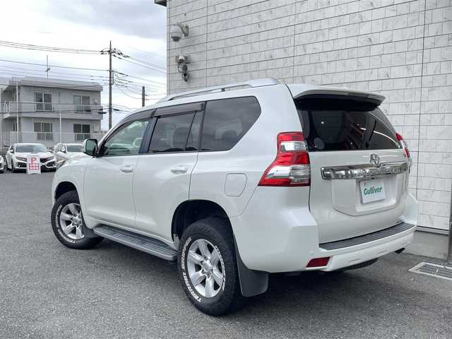 トヨタ ランドクルーザー プラド TX 埼玉県 2016(平28)年 8.7万km ホワイトパールクリスタルシャイン ワンオーナー/外部検査済み/ディーゼルターボ／4WD/中期型/OPルーフレール/OPナビゲーション/（CD/DVD/フルセグTV/Bluetooth）/バックカメラ/センターデフロック/ダウンヒルアシスト/ウッドコンビステアリング/サイドステップ/サイドエアバッグ/カーテンエアバッグ/スリップコントロール/LEDヘッドライト/FRコーナーセンサー/純正17インチアルミ/フロアマット/ドアバイザー/スマートキー/スペアキー/新車保証書／取扱説明書