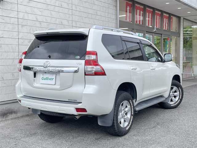 トヨタ ランドクルーザー プラド TX 埼玉県 2016(平28)年 8.7万km ホワイトパールクリスタルシャイン ワンオーナー/外部検査済み/ディーゼルターボ／4WD/中期型/OPルーフレール/OPナビゲーション/（CD/DVD/フルセグTV/Bluetooth）/バックカメラ/センターデフロック/ダウンヒルアシスト/ウッドコンビステアリング/サイドステップ/サイドエアバッグ/カーテンエアバッグ/スリップコントロール/LEDヘッドライト/FRコーナーセンサー/純正17インチアルミ/フロアマット/ドアバイザー/スマートキー/スペアキー/新車保証書／取扱説明書