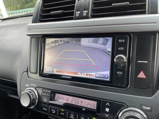トヨタ ランドクルーザー プラド TX 埼玉県 2016(平28)年 8.7万km ホワイトパールクリスタルシャイン ワンオーナー/外部検査済み/ディーゼルターボ／4WD/中期型/OPルーフレール/OPナビゲーション/（CD/DVD/フルセグTV/Bluetooth）/バックカメラ/センターデフロック/ダウンヒルアシスト/ウッドコンビステアリング/サイドステップ/サイドエアバッグ/カーテンエアバッグ/スリップコントロール/LEDヘッドライト/FRコーナーセンサー/純正17インチアルミ/フロアマット/ドアバイザー/スマートキー/スペアキー/新車保証書／取扱説明書