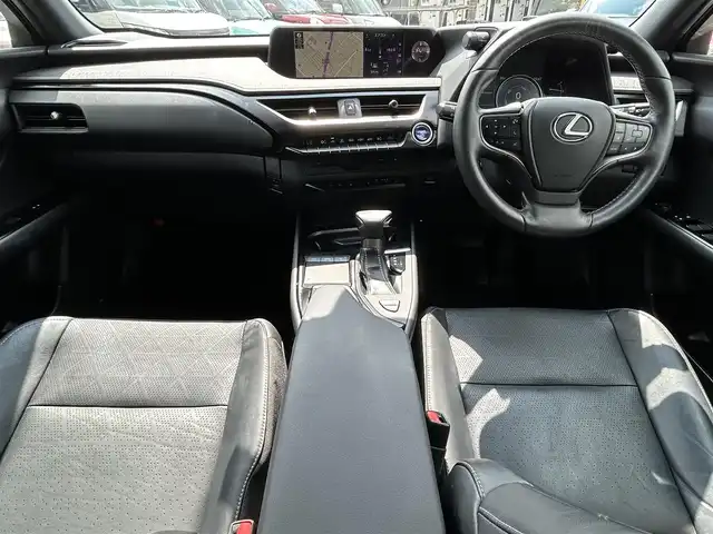 レクサス ＵＸ 250h バージョンL 愛知県 2020(令2)年 3.7万km マーキュリーグレーマイカ 純正ナビ/　（AM/FM/CD/DVD/BT）/フルセグTV/全方位カメラ/Lexus Safety System＋/・プリクラッシュセーフティ/・レーントレーシングアシスト（LTA）/・ロードサインアシスト（RSA）/ビルトインETC/レーダークルーズコントロール/D/N席シートヒーター/D/N席シートクーラー/ハンドルヒーター/ハンズフリーパワーバックドア/LEDヘッドライト/充電用USB/タイプC/スマートキー/純正フロアマット/純正アルミホイール