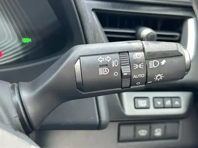 レクサス ＵＸ 250h バージョンL 愛知県 2020(令2)年 3.7万km マーキュリーグレーマイカ 純正ナビ/　（AM/FM/CD/DVD/BT）/フルセグTV/全方位カメラ/Lexus Safety System＋/・プリクラッシュセーフティ/・レーントレーシングアシスト（LTA）/・ロードサインアシスト（RSA）/ビルトインETC/レーダークルーズコントロール/D/N席シートヒーター/D/N席シートクーラー/ハンドルヒーター/ハンズフリーパワーバックドア/LEDヘッドライト/充電用USB/タイプC/スマートキー/純正フロアマット/純正アルミホイール
