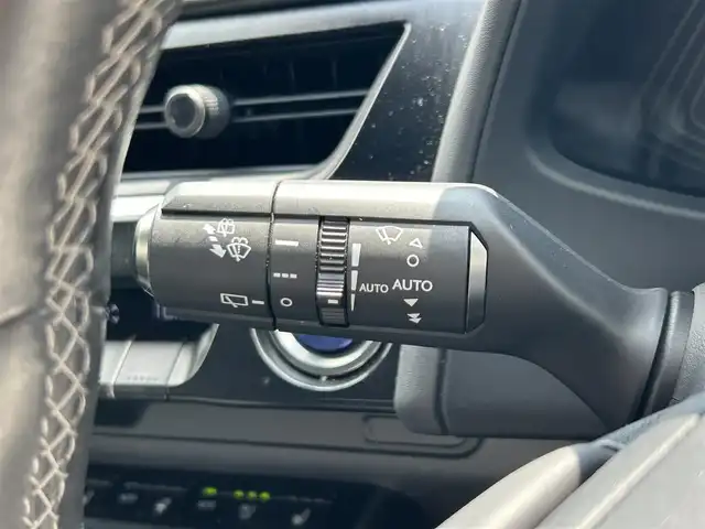 レクサス ＵＸ 250h バージョンL 愛知県 2020(令2)年 3.7万km マーキュリーグレーマイカ 純正ナビ/　（AM/FM/CD/DVD/BT）/フルセグTV/全方位カメラ/Lexus Safety System＋/・プリクラッシュセーフティ/・レーントレーシングアシスト（LTA）/・ロードサインアシスト（RSA）/ビルトインETC/レーダークルーズコントロール/D/N席シートヒーター/D/N席シートクーラー/ハンドルヒーター/ハンズフリーパワーバックドア/LEDヘッドライト/充電用USB/タイプC/スマートキー/純正フロアマット/純正アルミホイール