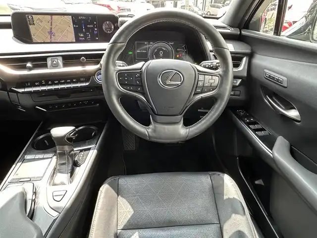 レクサス ＵＸ 250h バージョンL 愛知県 2020(令2)年 3.7万km マーキュリーグレーマイカ 純正ナビ/　（AM/FM/CD/DVD/BT）/フルセグTV/全方位カメラ/Lexus Safety System＋/・プリクラッシュセーフティ/・レーントレーシングアシスト（LTA）/・ロードサインアシスト（RSA）/ビルトインETC/レーダークルーズコントロール/D/N席シートヒーター/D/N席シートクーラー/ハンドルヒーター/ハンズフリーパワーバックドア/LEDヘッドライト/充電用USB/タイプC/スマートキー/純正フロアマット/純正アルミホイール