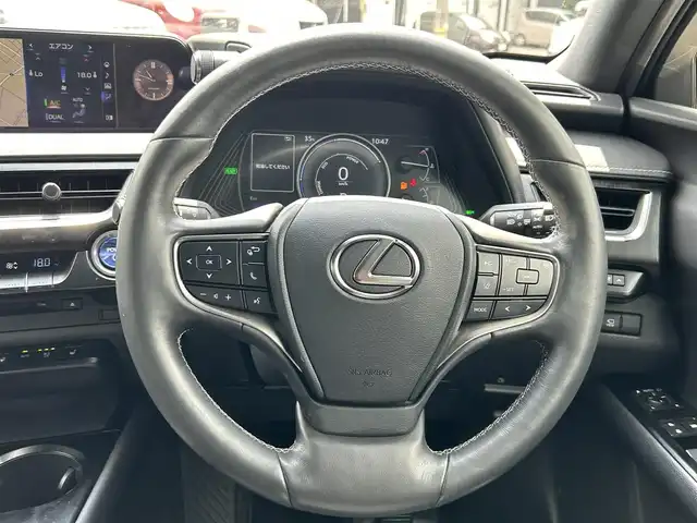 レクサス ＵＸ 250h バージョンL 愛知県 2020(令2)年 3.7万km マーキュリーグレーマイカ 純正ナビ/　（AM/FM/CD/DVD/BT）/フルセグTV/全方位カメラ/Lexus Safety System＋/・プリクラッシュセーフティ/・レーントレーシングアシスト（LTA）/・ロードサインアシスト（RSA）/ビルトインETC/レーダークルーズコントロール/D/N席シートヒーター/D/N席シートクーラー/ハンドルヒーター/ハンズフリーパワーバックドア/LEDヘッドライト/充電用USB/タイプC/スマートキー/純正フロアマット/純正アルミホイール