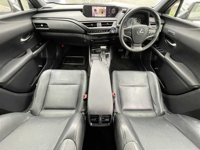レクサス ＵＸ 250h バージョンL 愛知県 2020(令2)年 3.7万km マーキュリーグレーマイカ 純正ナビ/　（AM/FM/CD/DVD/BT）/フルセグTV/全方位カメラ/Lexus Safety System＋/・プリクラッシュセーフティ/・レーントレーシングアシスト（LTA）/・ロードサインアシスト（RSA）/ビルトインETC/レーダークルーズコントロール/D/N席シートヒーター/D/N席シートクーラー/ハンドルヒーター/ハンズフリーパワーバックドア/LEDヘッドライト/充電用USB/タイプC/スマートキー/純正フロアマット/純正アルミホイール