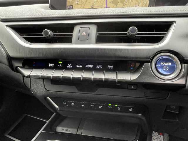 レクサス ＵＸ 250h バージョンL 愛知県 2020(令2)年 3.7万km マーキュリーグレーマイカ 純正ナビ/　（AM/FM/CD/DVD/BT）/フルセグTV/全方位カメラ/Lexus Safety System＋/・プリクラッシュセーフティ/・レーントレーシングアシスト（LTA）/・ロードサインアシスト（RSA）/ビルトインETC/レーダークルーズコントロール/D/N席シートヒーター/D/N席シートクーラー/ハンドルヒーター/ハンズフリーパワーバックドア/LEDヘッドライト/充電用USB/タイプC/スマートキー/純正フロアマット/純正アルミホイール