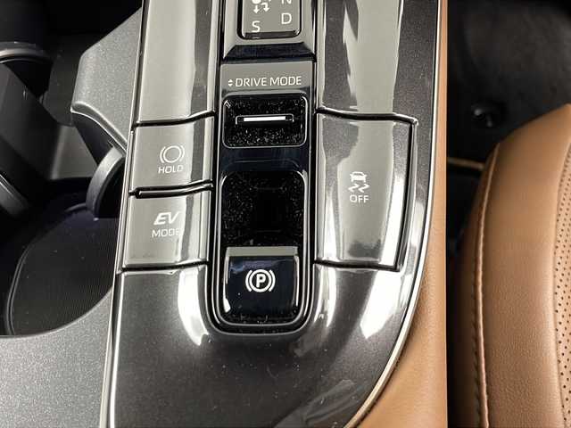 トヨタ クラウン エステート Z 埼玉県 2025(令7)年 0.2万km ブラック 純正ナビ（FM・AM・TV・Bluetooth・USB）/全方位カメラ　/ビルトインＥＴＣ２．０/デジタルインナーミラー/電動リアゲート/置くだけ充電/前席シートヒーター/前席エアシート/前席パワーシート/前席メモリーシート/コーナーセンサー/ブラインドスポットモニター/ルーフレール/盗難防止装置/横滑り防止装置/プッシュスタート/スマートキー/純正フロアマット/純正アルミホイール