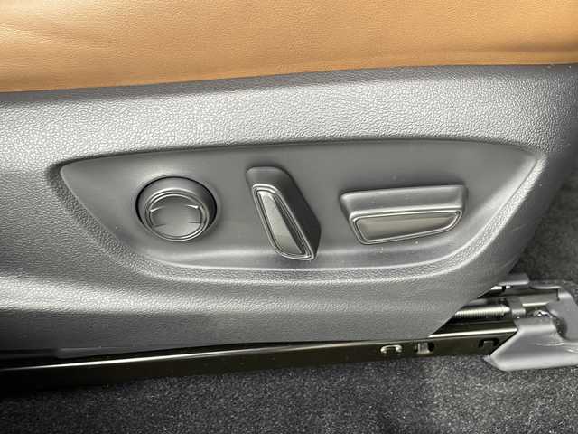 トヨタ クラウン エステート Z 埼玉県 2025(令7)年 0.2万km ブラック 純正ナビ（FM・AM・TV・Bluetooth・USB）/全方位カメラ　/ビルトインＥＴＣ２．０/デジタルインナーミラー/電動リアゲート/置くだけ充電/前席シートヒーター/前席エアシート/前席パワーシート/前席メモリーシート/コーナーセンサー/ブラインドスポットモニター/ルーフレール/盗難防止装置/横滑り防止装置/プッシュスタート/スマートキー/純正フロアマット/純正アルミホイール