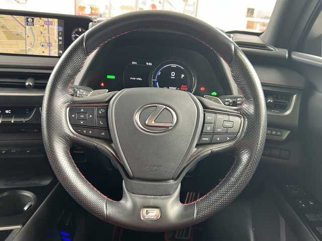 レクサス ＵＸ 250h Fスポーツ 京都府 2019(平31)年 9.4万km ホワイトノーヴァガラスフレーク １２．３インチ純正メモリーナビ　/フルセグTV/CD再生機能/Bluetooth/サンルーフ　/3眼LEDヘッドライト /オートライト/オートマチックハイビーム/電動格納ウィンカーミラー/バックカメラ　/電動パーキングブレーキ/ステアリングスイッチ/ステアリングヒーター　/禁煙　/クリアランスソナー /メモリーパワーシート /パドルシフト /シートヒーター /前方純正ドライブレコーダー(DRT-H68A)/電動リアゲート/レーダークルーズコントロール/レーンキープアシスト/盗難防止装置/Wサイドエアバッグ