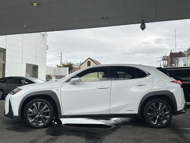 レクサス ＵＸ 250h Fスポーツ 京都府 2019(平31)年 9.4万km ホワイトノーヴァガラスフレーク １２．３インチ純正メモリーナビ　/フルセグTV/CD再生機能/Bluetooth/サンルーフ　/3眼LEDヘッドライト /オートライト/オートマチックハイビーム/電動格納ウィンカーミラー/バックカメラ　/電動パーキングブレーキ/ステアリングスイッチ/ステアリングヒーター　/禁煙　/クリアランスソナー /メモリーパワーシート /パドルシフト /シートヒーター /前方純正ドライブレコーダー(DRT-H68A)/電動リアゲート/レーダークルーズコントロール/レーンキープアシスト/盗難防止装置/Wサイドエアバッグ