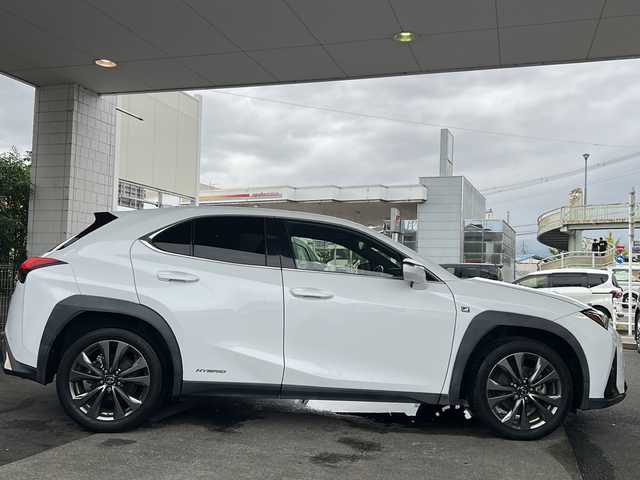 レクサス ＵＸ 250h Fスポーツ 京都府 2019(平31)年 9.4万km ホワイトノーヴァガラスフレーク １２．３インチ純正メモリーナビ　/フルセグTV/CD再生機能/Bluetooth/サンルーフ　/3眼LEDヘッドライト /オートライト/オートマチックハイビーム/電動格納ウィンカーミラー/バックカメラ　/電動パーキングブレーキ/ステアリングスイッチ/ステアリングヒーター　/禁煙　/クリアランスソナー /メモリーパワーシート /パドルシフト /シートヒーター /前方純正ドライブレコーダー(DRT-H68A)/電動リアゲート/レーダークルーズコントロール/レーンキープアシスト/盗難防止装置/Wサイドエアバッグ