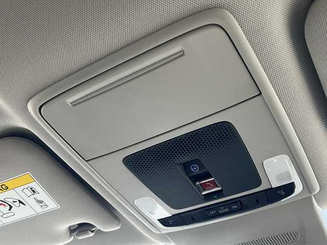 ホンダ ＺＲ－Ｖ ハイブリッド e:HEV Z 愛知県 2023(令5)年 3.6万km プラチナホワイトパール ・禁煙車/・純正９インチナビ/・フルセグTV/・BOSEプレミアムサウンド/・マルチヴューカメラ/・黒本革シート/・ホンダセンシング/・前席パワーシート/・前席シートヒーター/・前後ドライブレコーダー/・ビルトインETC2.0/・ワイヤレス充電/・アダプティブドライビングビーム/・ステアリングヒーター/・ハンズフリーパワーテールゲート/・パドルシフト/・ドライブモードスイッチ/・純正１８インチアルミ/・パーキングセンサー/・電子パーキング/・電動格納ミラーウインカー/・純正フロアマット/・取扱説明書