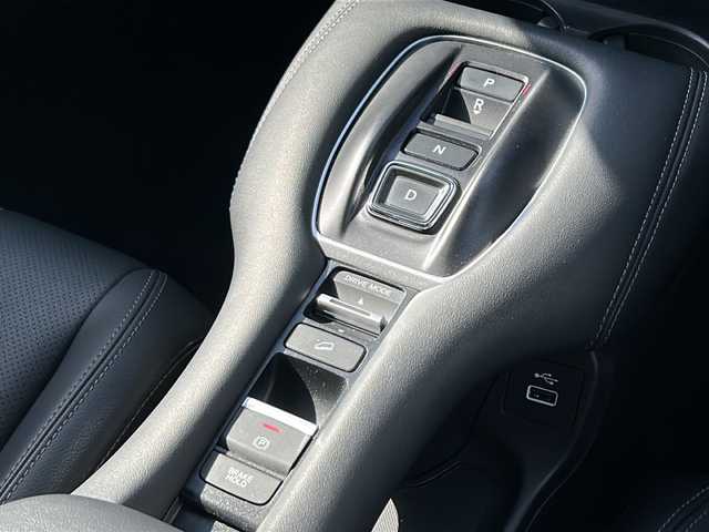 ホンダ ＺＲ－Ｖ ハイブリッド e:HEV Z 愛知県 2023(令5)年 3.6万km プラチナホワイトパール ・禁煙車/・純正９インチナビ/・フルセグTV/・BOSEプレミアムサウンド/・マルチヴューカメラ/・黒本革シート/・ホンダセンシング/・前席パワーシート/・前席シートヒーター/・前後ドライブレコーダー/・ビルトインETC2.0/・ワイヤレス充電/・アダプティブドライビングビーム/・ステアリングヒーター/・ハンズフリーパワーテールゲート/・パドルシフト/・ドライブモードスイッチ/・純正１８インチアルミ/・パーキングセンサー/・電子パーキング/・電動格納ミラーウインカー/・純正フロアマット/・取扱説明書