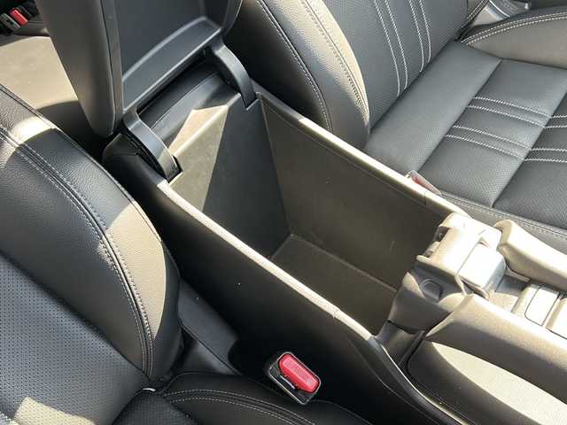 ホンダ ＺＲ－Ｖ ハイブリッド e:HEV Z 愛知県 2023(令5)年 3.6万km プラチナホワイトパール ・禁煙車/・純正９インチナビ/・フルセグTV/・BOSEプレミアムサウンド/・マルチヴューカメラ/・黒本革シート/・ホンダセンシング/・前席パワーシート/・前席シートヒーター/・前後ドライブレコーダー/・ビルトインETC2.0/・ワイヤレス充電/・アダプティブドライビングビーム/・ステアリングヒーター/・ハンズフリーパワーテールゲート/・パドルシフト/・ドライブモードスイッチ/・純正１８インチアルミ/・パーキングセンサー/・電子パーキング/・電動格納ミラーウインカー/・純正フロアマット/・取扱説明書