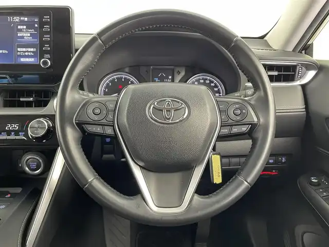 トヨタ ハリアー S 大分県 2020(令2)年 2.9万km ブラック 禁煙車/純正ディスプレイオーディオ/・バックカメラ/・AM/FM/・フルセグTV/フロアマット/本革巻きステアリング/ETC2.0/ドライブレコーダー/ステアリングリモコン/プリクラッシュセーフティ/レーンキープアシスト/パーキングサポートブレーキ/先行者発進告知/クリアランスソナー/ロードサインアシスト/ウインカーミラー/LEDヘッドライト/横滑り防止装置/オートハイビーム/社外19インチアルミホイール/スマートキー/プッシュスタート/USB端子/レーダークルーズコントロール/コーナーセンサー前後/パワーステアリング/パワーウィンドウ/電動格納ミラー