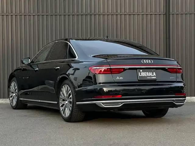 アウディ Ａ８ 55TFSIクワトロ 福島県 2019(令1)年 2.4万km ミトスブラックメタリック アシスタンスパッケージ/・フロントクロストラフィックアシスト/・アダプティブウインドウスクリーンワイパー/・センターエアバッグ/コンフォートパッケージ/・インディビジュアル電動シート（リヤ）/・コンフォートヘッドレスト（リヤ）/・シートヒーター（リヤ）/・ランバーサポート（リヤサイドシート）/・シートベンチレーション　マッサージ機能（フロント）/・4ゾーン デラックスオートマチック/　エアコンディショナー/・トランクスルー機能/・パワークロージングドア/・マトリクスLEDインテリアライト/・リヤシートリモート/・ミュージックインターフェイスリヤ/純正MMIナビ/全方位カメラ/フルセグTV/アダプティブクルーズコントロール/サイドアシスト/バルコナレザーシート（茶）/全席パワーシート/ヘッドアップディスプレイ/Bang & Olufsenサウンドシステム/プライバシーガラス/OP20インチAW/アンビエントライト/サマータイヤのみ積込（265/40/20）/社外レーダー/取扱説明書/保証書