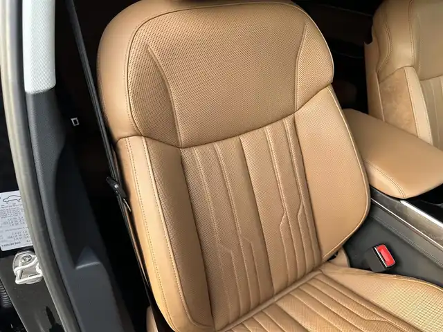 アウディ Ａ８ 55TFSIクワトロ 福島県 2019(令1)年 2.4万km ミトスブラックメタリック アシスタンスパッケージ/・フロントクロストラフィックアシスト/・アダプティブウインドウスクリーンワイパー/・センターエアバッグ/コンフォートパッケージ/・インディビジュアル電動シート（リヤ）/・コンフォートヘッドレスト（リヤ）/・シートヒーター（リヤ）/・ランバーサポート（リヤサイドシート）/・シートベンチレーション　マッサージ機能（フロント）/・4ゾーン デラックスオートマチック/　エアコンディショナー/・トランクスルー機能/・パワークロージングドア/・マトリクスLEDインテリアライト/・リヤシートリモート/・ミュージックインターフェイスリヤ/純正MMIナビ/全方位カメラ/フルセグTV/アダプティブクルーズコントロール/サイドアシスト/バルコナレザーシート（茶）/全席パワーシート/ヘッドアップディスプレイ/Bang & Olufsenサウンドシステム/プライバシーガラス/OP20インチAW/アンビエントライト/サマータイヤのみ積込（265/40/20）/社外レーダー/取扱説明書/保証書