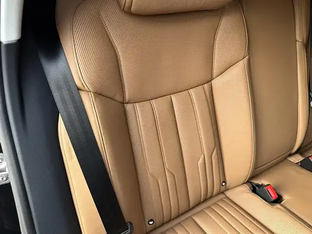 アウディ Ａ８ 55TFSIクワトロ 福島県 2019(令1)年 2.4万km ミトスブラックメタリック アシスタンスパッケージ/・フロントクロストラフィックアシスト/・アダプティブウインドウスクリーンワイパー/・センターエアバッグ/コンフォートパッケージ/・インディビジュアル電動シート（リヤ）/・コンフォートヘッドレスト（リヤ）/・シートヒーター（リヤ）/・ランバーサポート（リヤサイドシート）/・シートベンチレーション　マッサージ機能（フロント）/・4ゾーン デラックスオートマチック/　エアコンディショナー/・トランクスルー機能/・パワークロージングドア/・マトリクスLEDインテリアライト/・リヤシートリモート/・ミュージックインターフェイスリヤ/純正MMIナビ/全方位カメラ/フルセグTV/アダプティブクルーズコントロール/サイドアシスト/バルコナレザーシート（茶）/全席パワーシート/ヘッドアップディスプレイ/Bang & Olufsenサウンドシステム/プライバシーガラス/OP20インチAW/アンビエントライト/サマータイヤのみ積込（265/40/20）/社外レーダー/取扱説明書/保証書