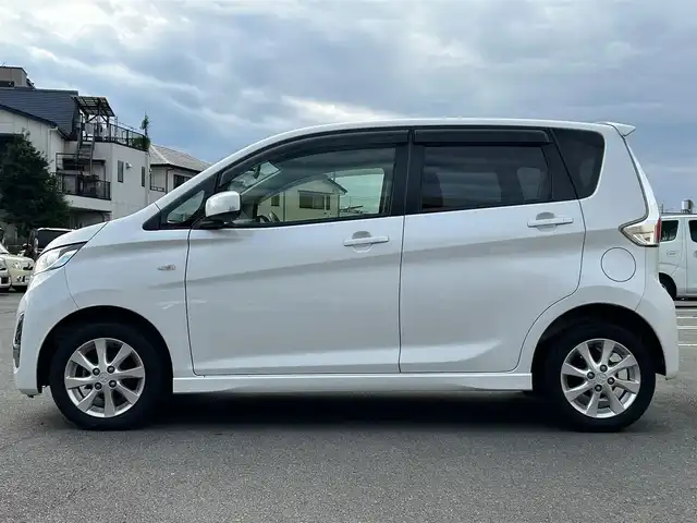 三菱 ｅＫカスタム M 静岡県 2014(平26)年 3.1万km シルキーホワイト 社外オーディオCD/パワーステアリング/パワーウィンドウ/アイドリングストップ/スペアキー１本/オートエアコン/ドアバイザー/AUX接続/純正フロアマット/純正アルミホイール/キセノンヘッドライト/ABS/Wエアバック