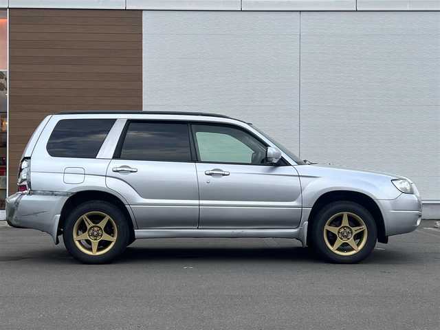 スバル フォレスター X 秋田県 2005(平17)年 13.4万km プレミアムシルバーメタリック オーディオ（AM/FM/CD)/４WD/リモコンキー/社外アルミ/アイドリングストップ/MTモード付AT/ルーフレール/純正フロアマット/純正ドアバイザー/オートエアコン/パワーステアリング/パワーウィンドウ/電動格納ウィンカーミラー/保証書/取扱説明書/記録簿