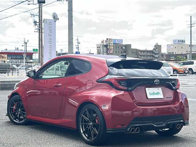 トヨタ ＧＲヤリス RZ ハイパフォーマンス 岐阜県 2020(令2)年 2.5万km エモーショナルレッドⅡ /純正ディスプレイオーディオ/（AM/FM/BT/USB/フルセグTV/Miracast)/(Apple CarPlay/Android Auto)/(8スピーカーJBLサウンドシステム)/(アクティブノイズコントロール)//前後ドライブレコーダー//プレミアムスポーツシート//カラーヘッドアップディスプレイ//OP GRエアロパーツセット/(フロント/サイド/リア)//OP GRスポーツマフラー//TOYOTA Safety Sense/(プリクラッシュセーフティ)/(レーントレーシングアシスト)/(レーダークルーズコントロール)/(オートマチックハイビーム)/(ロードサインアシスト)//予防安全パッケージ/（クリアランスソナー＆バックソナー）/（リヤクロストラフィックアラート）/（タイヤ空気圧警報システム）//インテリジェントクリアランスソナー//ブラインドスポットモニター//先行車発進告知機能//セカンダリーコリジョンブレーキ//バックガイドモニター//自動防眩インナーミラー//ヒルスタートアシストコントロール//メーカーOP/(前席シートヒーター＆ステアリングヒーター)//スペアキー×１//ビルトインETC2.0//純正18インチアルミホイール//純正フロアマット