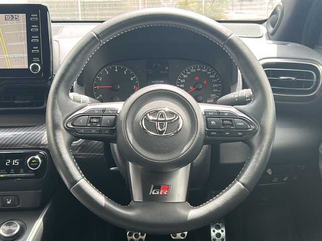 トヨタ ＧＲヤリス RZ ハイパフォーマンス 岐阜県 2020(令2)年 2.5万km エモーショナルレッドⅡ /純正ディスプレイオーディオ/（AM/FM/BT/USB/フルセグTV/Miracast)/(Apple CarPlay/Android Auto)/(8スピーカーJBLサウンドシステム)/(アクティブノイズコントロール)//前後ドライブレコーダー//プレミアムスポーツシート//カラーヘッドアップディスプレイ//OP GRエアロパーツセット/(フロント/サイド/リア)//OP GRスポーツマフラー//TOYOTA Safety Sense/(プリクラッシュセーフティ)/(レーントレーシングアシスト)/(レーダークルーズコントロール)/(オートマチックハイビーム)/(ロードサインアシスト)//予防安全パッケージ/（クリアランスソナー＆バックソナー）/（リヤクロストラフィックアラート）/（タイヤ空気圧警報システム）//インテリジェントクリアランスソナー//ブラインドスポットモニター//先行車発進告知機能//セカンダリーコリジョンブレーキ//バックガイドモニター//自動防眩インナーミラー//ヒルスタートアシストコントロール//メーカーOP/(前席シートヒーター＆ステアリングヒーター)//スペアキー×１//ビルトインETC2.0//純正18インチアルミホイール//純正フロアマット
