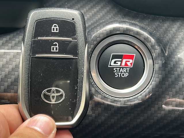 トヨタ ＧＲヤリス RZ ハイパフォーマンス 岐阜県 2020(令2)年 2.5万km エモーショナルレッドⅡ /純正ディスプレイオーディオ/（AM/FM/BT/USB/フルセグTV/Miracast)/(Apple CarPlay/Android Auto)/(8スピーカーJBLサウンドシステム)/(アクティブノイズコントロール)//前後ドライブレコーダー//プレミアムスポーツシート//カラーヘッドアップディスプレイ//OP GRエアロパーツセット/(フロント/サイド/リア)//OP GRスポーツマフラー//TOYOTA Safety Sense/(プリクラッシュセーフティ)/(レーントレーシングアシスト)/(レーダークルーズコントロール)/(オートマチックハイビーム)/(ロードサインアシスト)//予防安全パッケージ/（クリアランスソナー＆バックソナー）/（リヤクロストラフィックアラート）/（タイヤ空気圧警報システム）//インテリジェントクリアランスソナー//ブラインドスポットモニター//先行車発進告知機能//セカンダリーコリジョンブレーキ//バックガイドモニター//自動防眩インナーミラー//ヒルスタートアシストコントロール//メーカーOP/(前席シートヒーター＆ステアリングヒーター)//スペアキー×１//ビルトインETC2.0//純正18インチアルミホイール//純正フロアマット