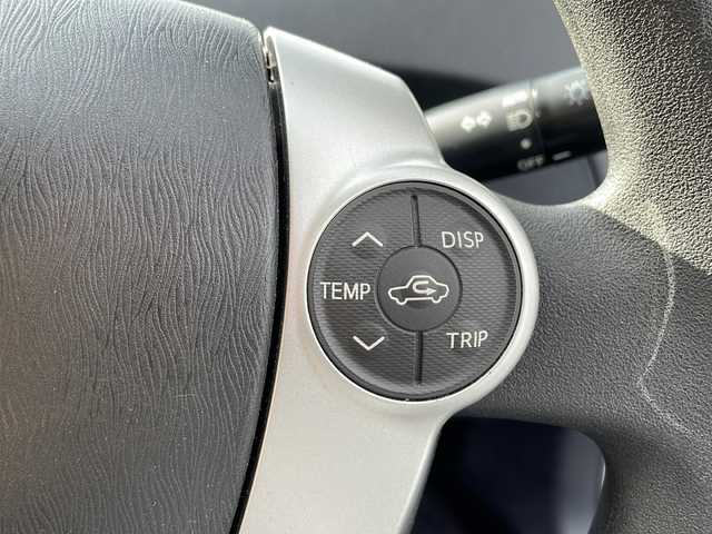 トヨタ プリウス S 新潟県 2015(平27)年 11.9万km スーパーホワイトⅡ 社外メモリナビ(AVIC-RW03)/(AM/FM/CD/DVD/SD)/ETC/横滑り防止装置/純正フロアマット/純正ドアバイザー/プッシュスタート/スマートキー/スペアキー×1