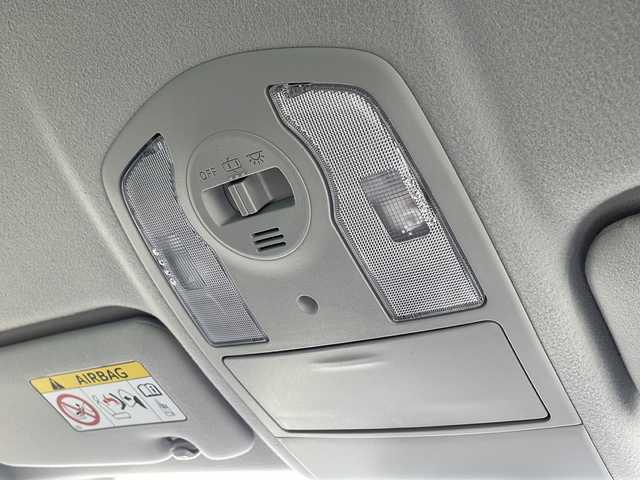トヨタ プリウス S 新潟県 2015(平27)年 11.9万km スーパーホワイトⅡ 社外メモリナビ(AVIC-RW03)/(AM/FM/CD/DVD/SD)/ETC/横滑り防止装置/純正フロアマット/純正ドアバイザー/プッシュスタート/スマートキー/スペアキー×1
