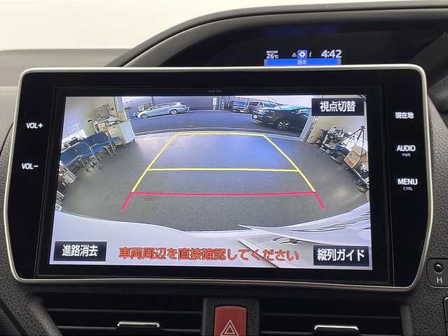 トヨタ ヴォクシー ZS 煌 熊本県 2018(平30)年 4.9万km ホワイトパールクリスタルシャイン ワンオーナー/Toyota Safety Sense/〇プリクラシュセーフティ/〇レーンディパーチャーアラート/〇オートマチックハイビーム/〇先行車発進告知/TRDエアロ/純正10インチSDナビ/フルセグTV/CD/DVD/Bluetooth/HDMI/バックカメラ/純正12.1型後席ディスプレイ（V12T-R66C)/両側パワースライドドア/クルーズコントロール/LEDヘッドライト/ビルトインETC2.0/純正18インチAW/ドライブレコーダー/アイドリングストップ