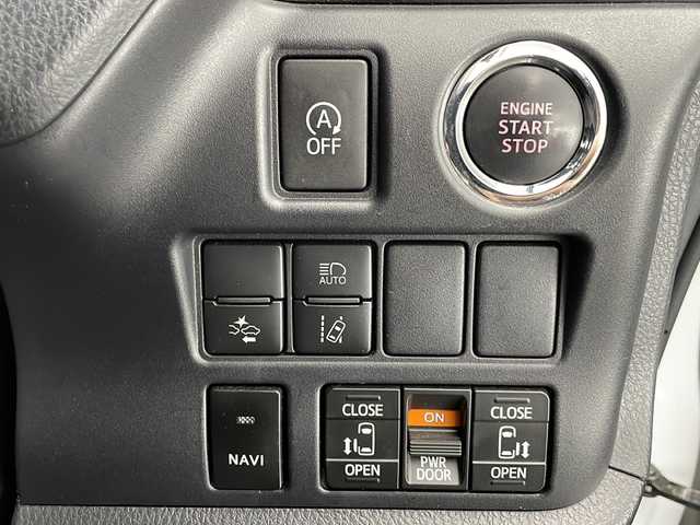 トヨタ ヴォクシー ZS 煌 熊本県 2018(平30)年 4.9万km ホワイトパールクリスタルシャイン ワンオーナー/Toyota Safety Sense/〇プリクラシュセーフティ/〇レーンディパーチャーアラート/〇オートマチックハイビーム/〇先行車発進告知/TRDエアロ/純正10インチSDナビ/フルセグTV/CD/DVD/Bluetooth/HDMI/バックカメラ/純正12.1型後席ディスプレイ（V12T-R66C)/両側パワースライドドア/クルーズコントロール/LEDヘッドライト/ビルトインETC2.0/純正18インチAW/ドライブレコーダー/アイドリングストップ