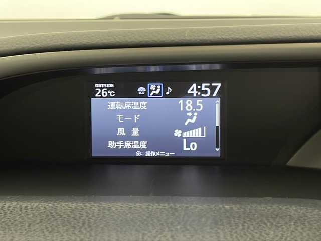 トヨタ ヴォクシー ZS 煌 熊本県 2018(平30)年 4.9万km ホワイトパールクリスタルシャイン ワンオーナー/Toyota Safety Sense/〇プリクラシュセーフティ/〇レーンディパーチャーアラート/〇オートマチックハイビーム/〇先行車発進告知/TRDエアロ/純正10インチSDナビ/フルセグTV/CD/DVD/Bluetooth/HDMI/バックカメラ/純正12.1型後席ディスプレイ（V12T-R66C)/両側パワースライドドア/クルーズコントロール/LEDヘッドライト/ビルトインETC2.0/純正18インチAW/ドライブレコーダー/アイドリングストップ