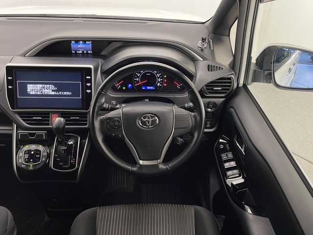 トヨタ ヴォクシー ZS 煌 熊本県 2018(平30)年 4.9万km ホワイトパールクリスタルシャイン ワンオーナー/Toyota Safety Sense/〇プリクラシュセーフティ/〇レーンディパーチャーアラート/〇オートマチックハイビーム/〇先行車発進告知/TRDエアロ/純正10インチSDナビ/フルセグTV/CD/DVD/Bluetooth/HDMI/バックカメラ/純正12.1型後席ディスプレイ（V12T-R66C)/両側パワースライドドア/クルーズコントロール/LEDヘッドライト/ビルトインETC2.0/純正18インチAW/ドライブレコーダー/アイドリングストップ