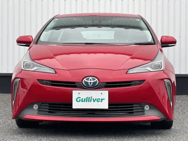 トヨタ プリウス A プレミアム　ツーリングセレ 千葉県 2019(令1)年 1.4万km エモーショナルレッドⅡ 純正9インチナビ/(フルセグTV/BT/CD/DVD/FM/AM)/バックカメラ/ブラインドスポットモニター/パーキングアシスト/ヘッドアップディスプレイ/ドライブレコーダー/衝突被害軽減システム/車線逸脱警報/レーダークルーズコントロール/レザーシート/横滑り防止装置/ビルトインETC2.0/アイドリングストップ/LEDヘッドライト/フォグランプ/オートライト/ウィンカーミラー/電動格納ミラー/純正17インチAW/シートヒーター/エアシート/シートリフター/プッシュスタート/スマートキー/フロアマット/ドアバイザー