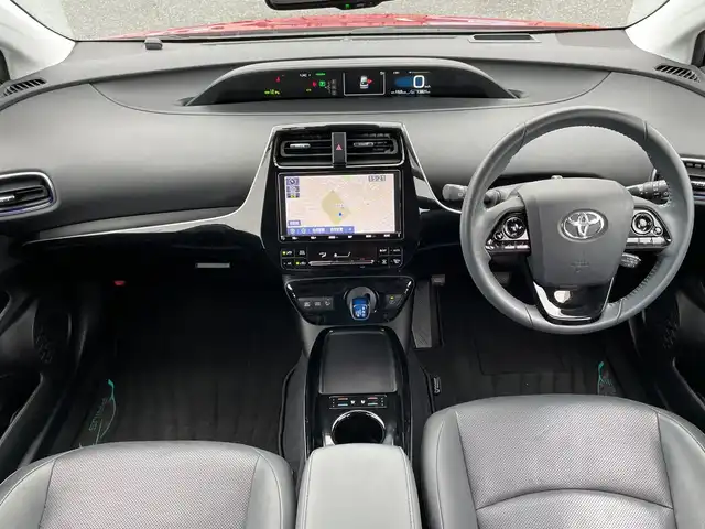 トヨタ プリウス A プレミアム　ツーリングセレ 千葉県 2019(令1)年 1.4万km エモーショナルレッドⅡ 純正9インチナビ/(フルセグTV/BT/CD/DVD/FM/AM)/バックカメラ/ブラインドスポットモニター/パーキングアシスト/ヘッドアップディスプレイ/ドライブレコーダー/衝突被害軽減システム/車線逸脱警報/レーダークルーズコントロール/レザーシート/横滑り防止装置/ビルトインETC2.0/アイドリングストップ/LEDヘッドライト/フォグランプ/オートライト/ウィンカーミラー/電動格納ミラー/純正17インチAW/シートヒーター/エアシート/シートリフター/プッシュスタート/スマートキー/フロアマット/ドアバイザー