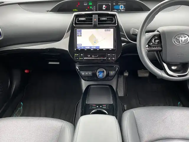 トヨタ プリウス A プレミアム　ツーリングセレ 千葉県 2019(令1)年 1.4万km エモーショナルレッドⅡ 純正9インチナビ/(フルセグTV/BT/CD/DVD/FM/AM)/バックカメラ/ブラインドスポットモニター/パーキングアシスト/ヘッドアップディスプレイ/ドライブレコーダー/衝突被害軽減システム/車線逸脱警報/レーダークルーズコントロール/レザーシート/横滑り防止装置/ビルトインETC2.0/アイドリングストップ/LEDヘッドライト/フォグランプ/オートライト/ウィンカーミラー/電動格納ミラー/純正17インチAW/シートヒーター/エアシート/シートリフター/プッシュスタート/スマートキー/フロアマット/ドアバイザー